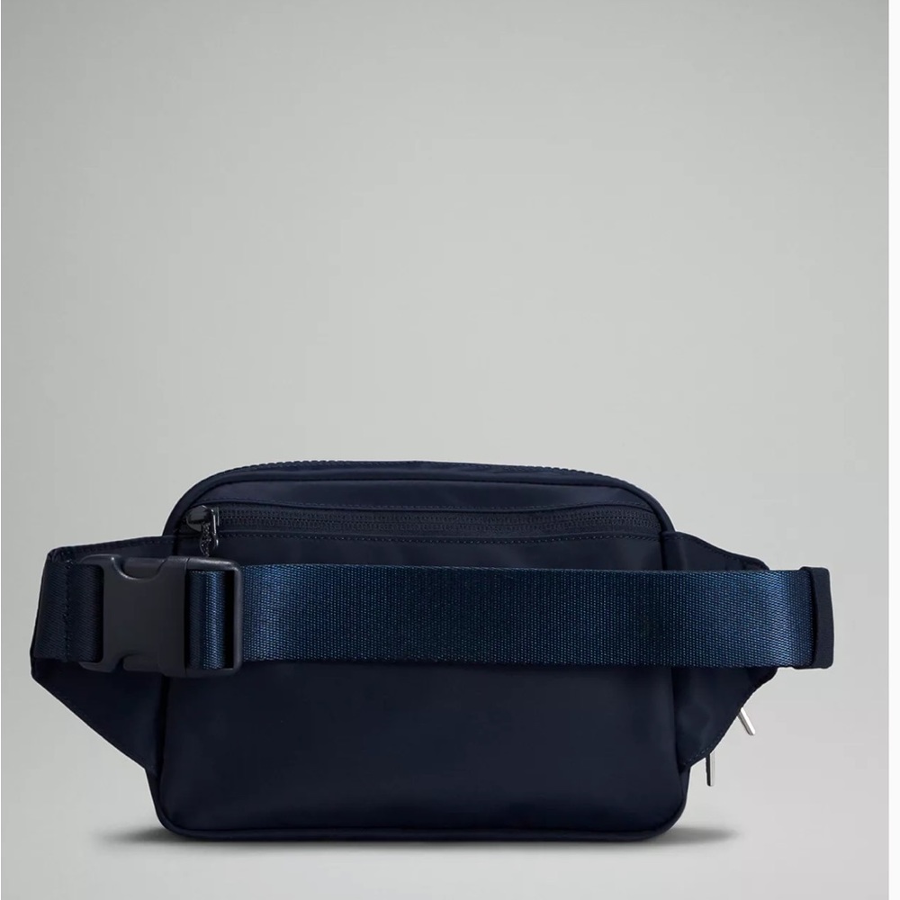 Lululemon True Navy Everywhere Belt Bag Large 2L NWT - Picture 3 of 7